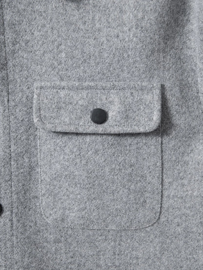 Coat with buttoned pockets